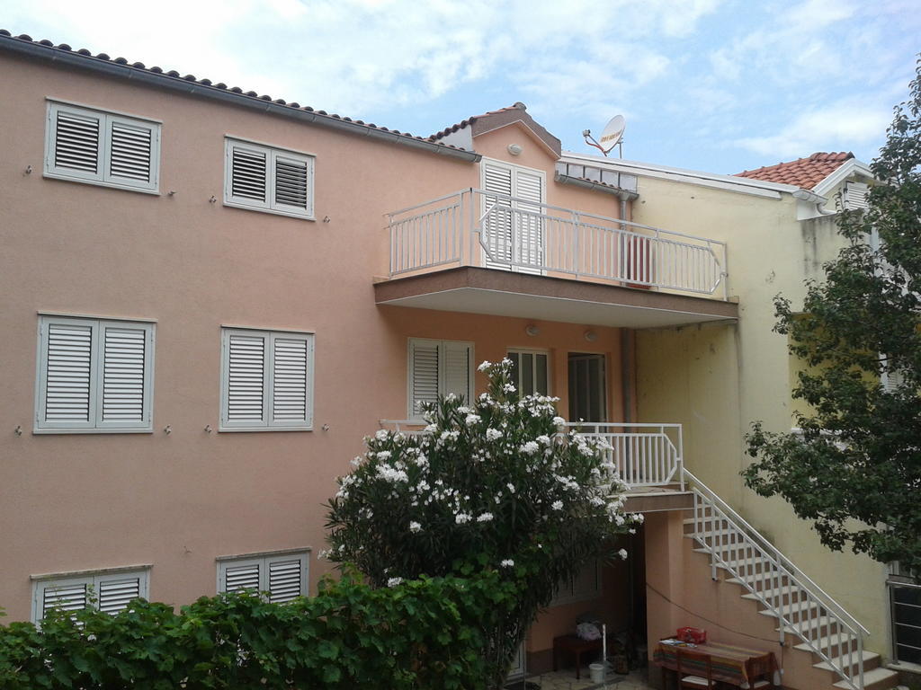 Apartments Loncarevic Слано Экстерьер фото